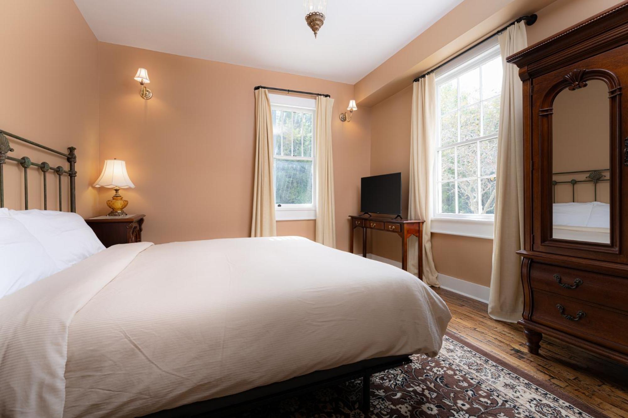 The Nuwray Hotel & Carriage House Burnsville Bagian luar foto