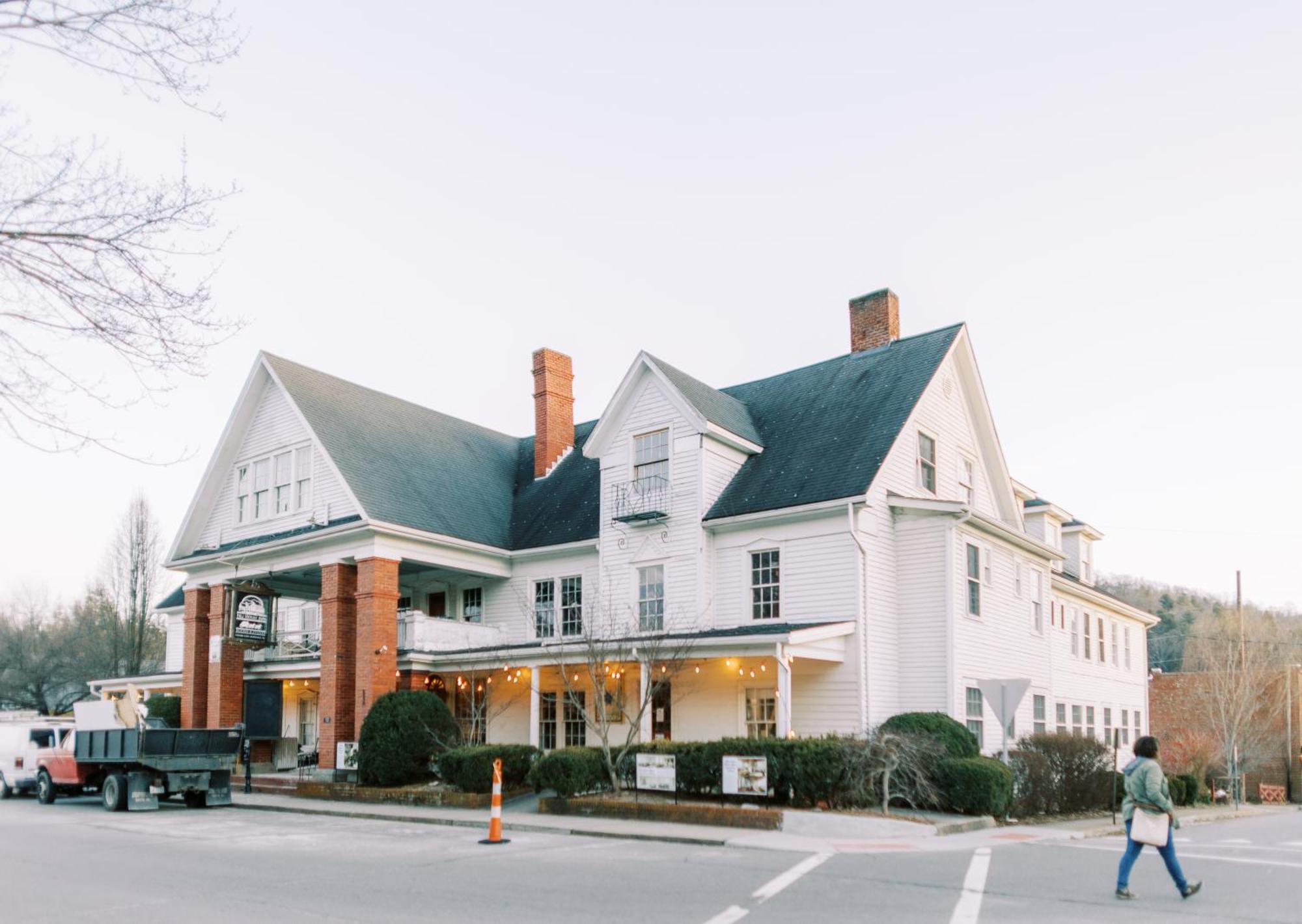 The Nuwray Hotel & Carriage House Burnsville Bagian luar foto