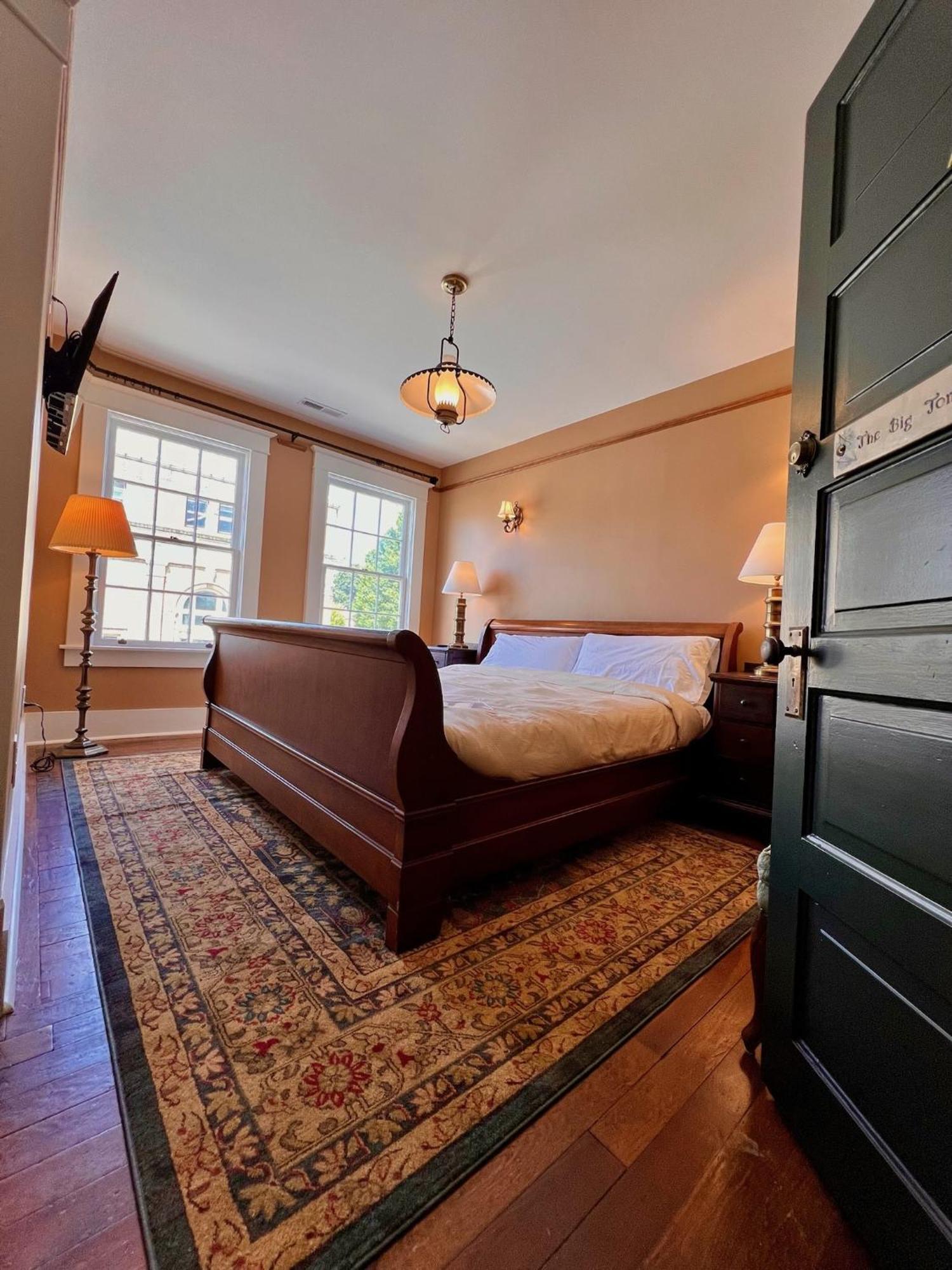 The Nuwray Hotel & Carriage House Burnsville Bagian luar foto