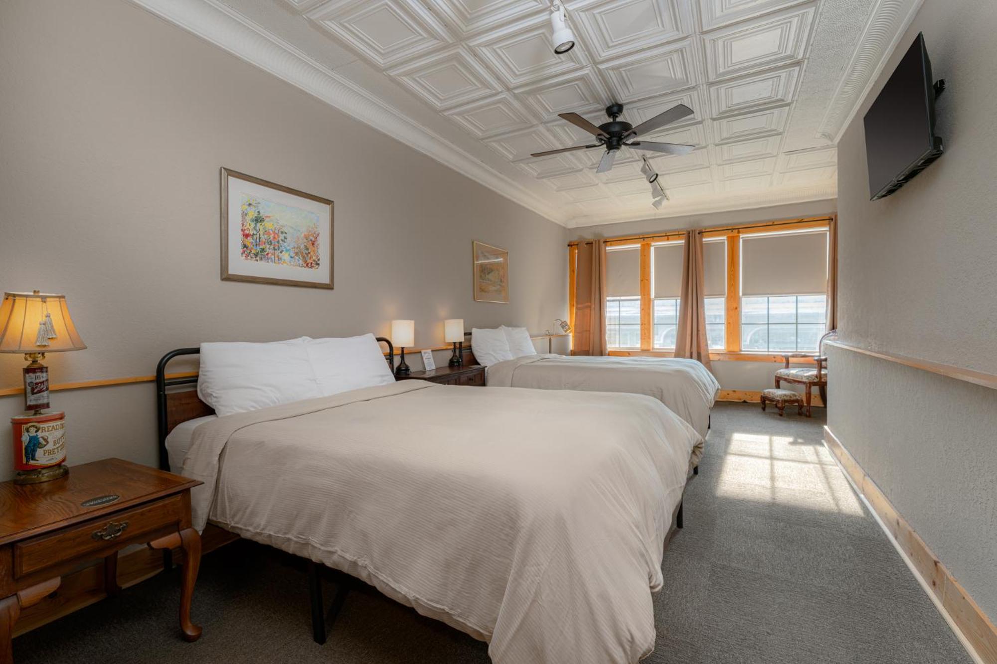The Nuwray Hotel & Carriage House Burnsville Bagian luar foto