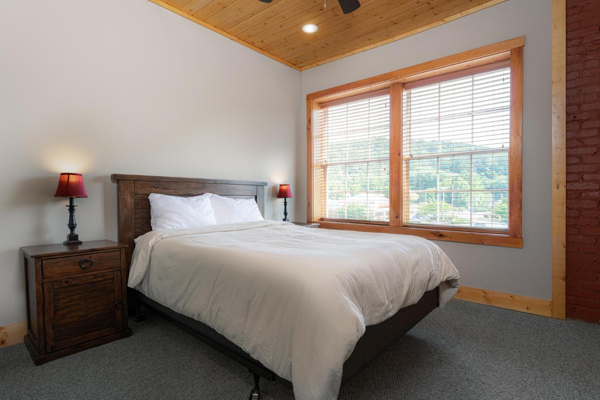 The Nuwray Hotel & Carriage House Burnsville Bagian luar foto
